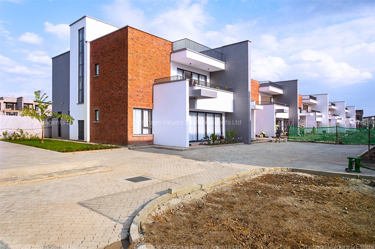 4 Bed Townhouse with Swimming Pool in Langata - 8
