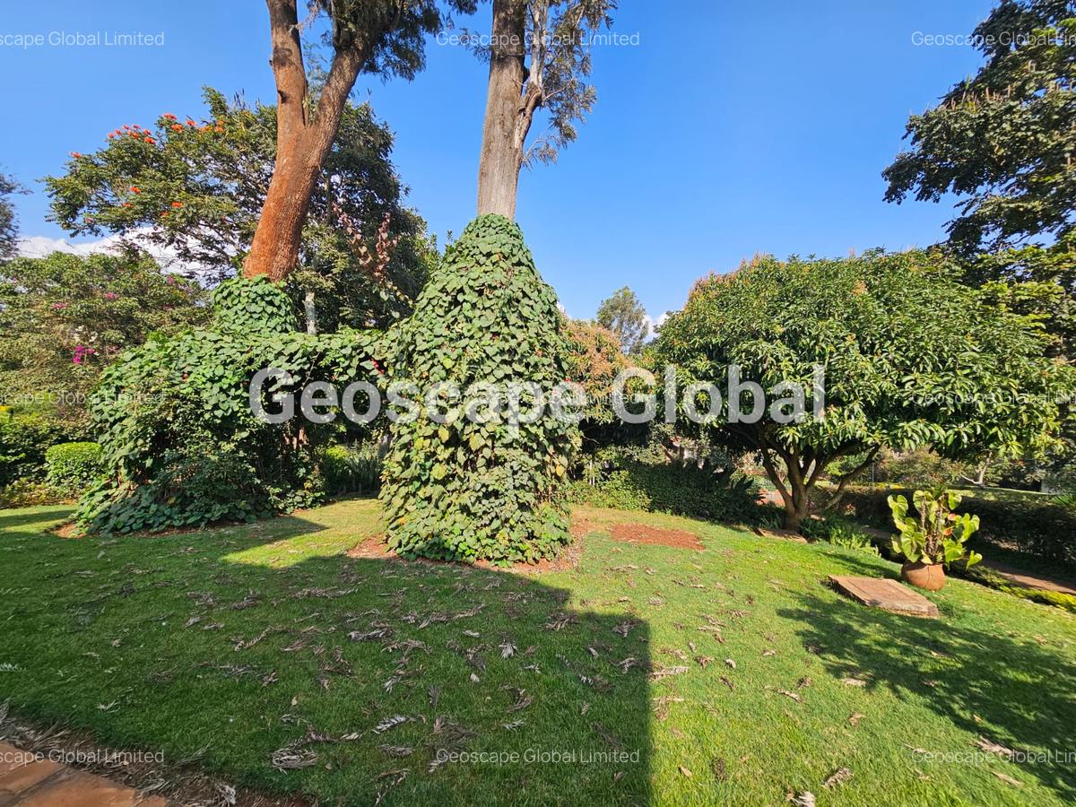 4 Bed House with En Suite in Rosslyn - 12