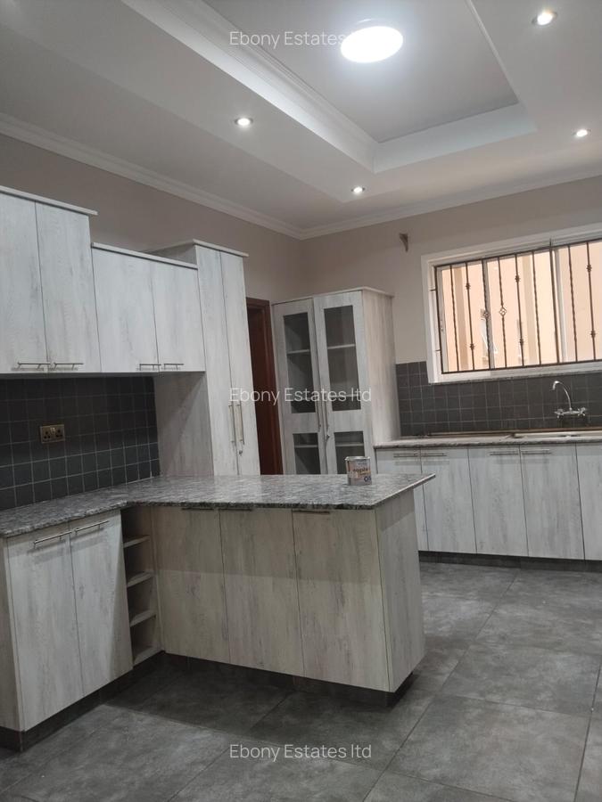 3 Bed Apartment with En Suite in Riverside - 10