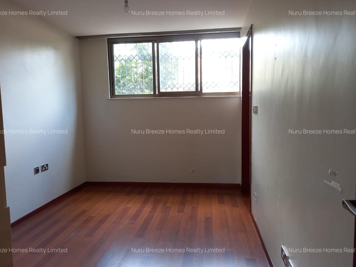 3 Bed Apartment with En Suite in Parklands - 9