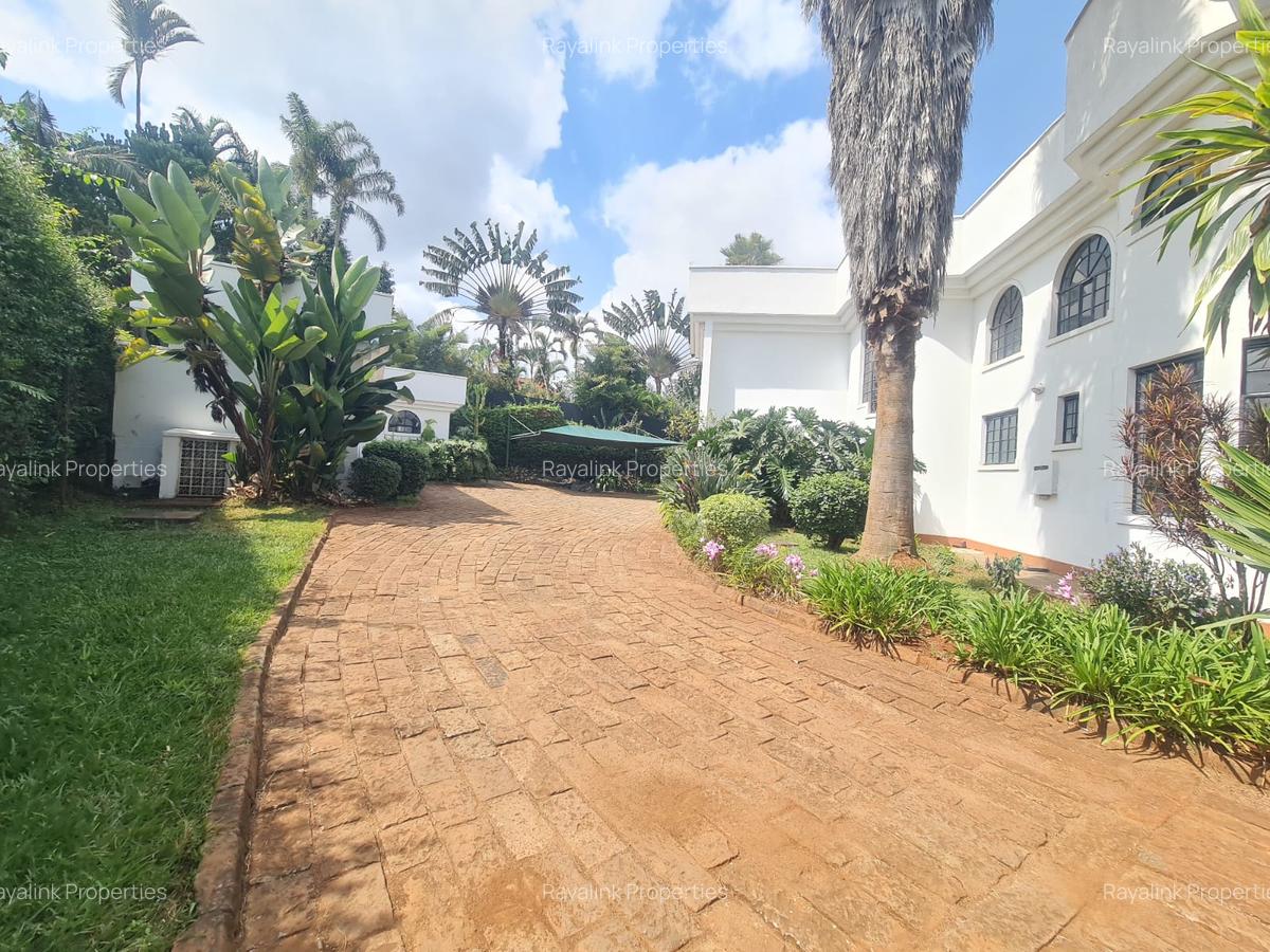 5 Bed House with En Suite at Nyari - 3