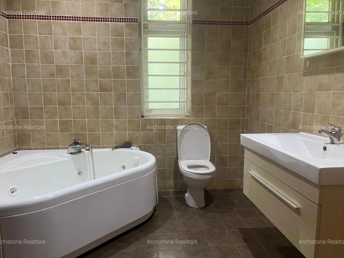 5 Bed Townhouse with En Suite in Rosslyn - 13