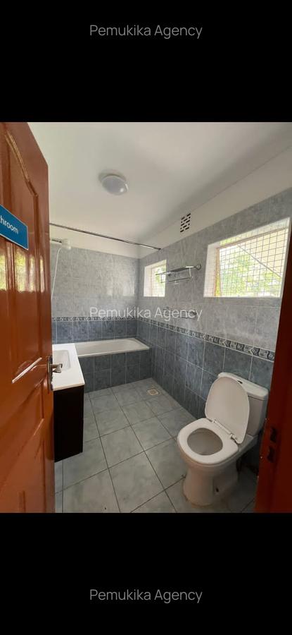 3 Bed House with En Suite in Lavington - 4