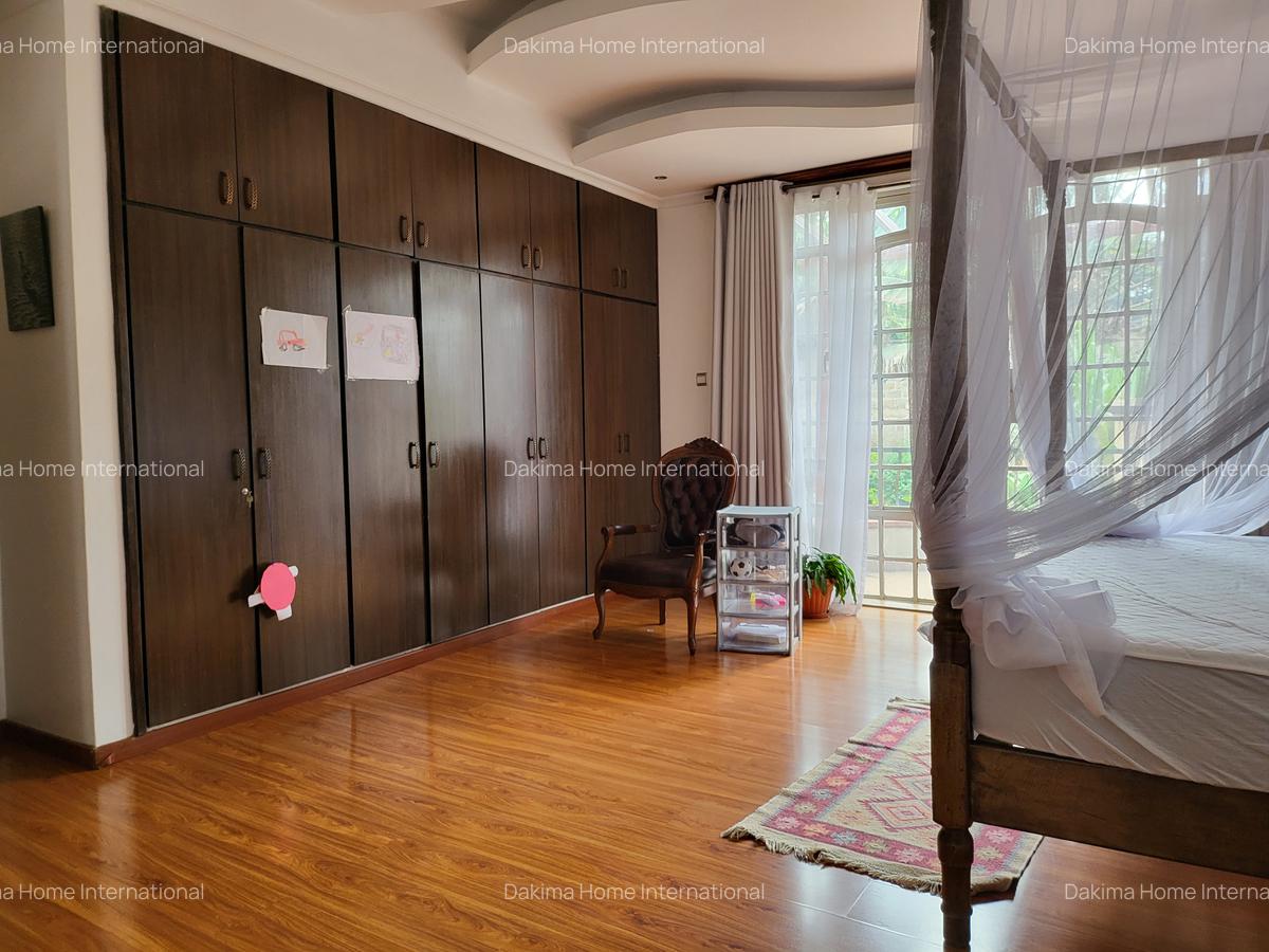 6 Bed House with En Suite in Nyari - 15