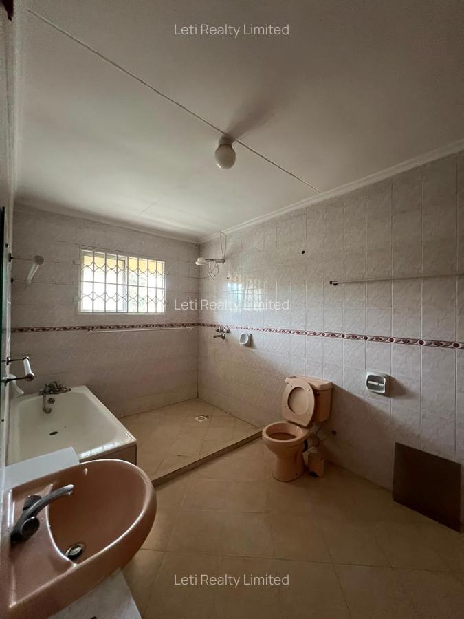 4 Bed Townhouse with En Suite in Lavington - 11