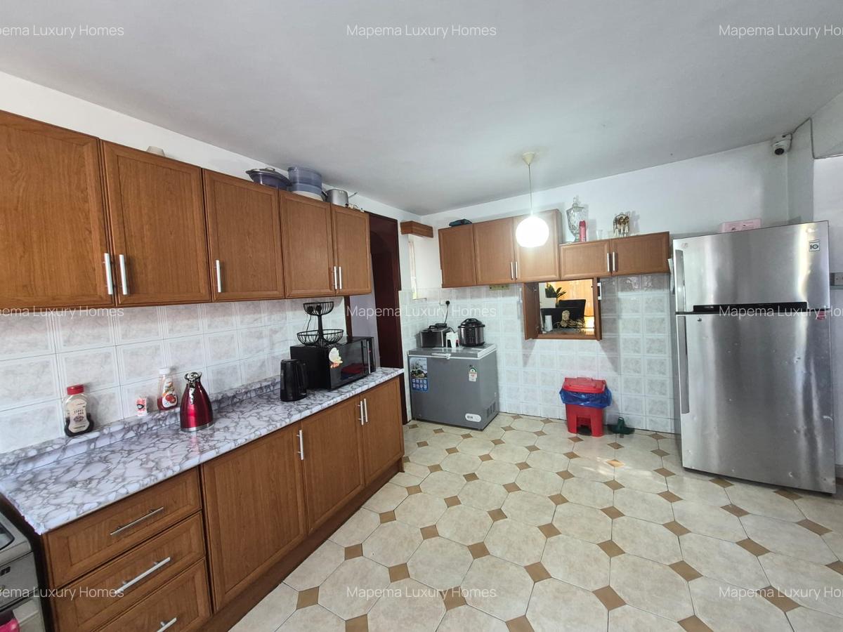 5 Bed House with En Suite at Hardy Area - 10