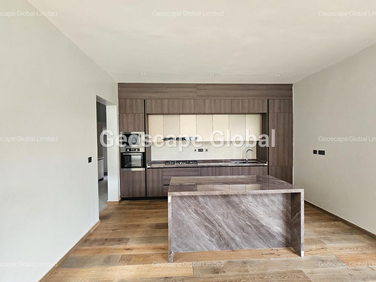 5 Bed House with En Suite in Runda - 4