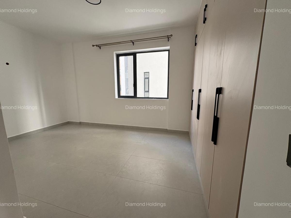 3 Bed Apartment with En Suite in Brookside - 9