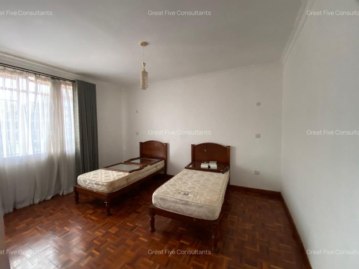5 Bed House with En Suite in Runda - 12