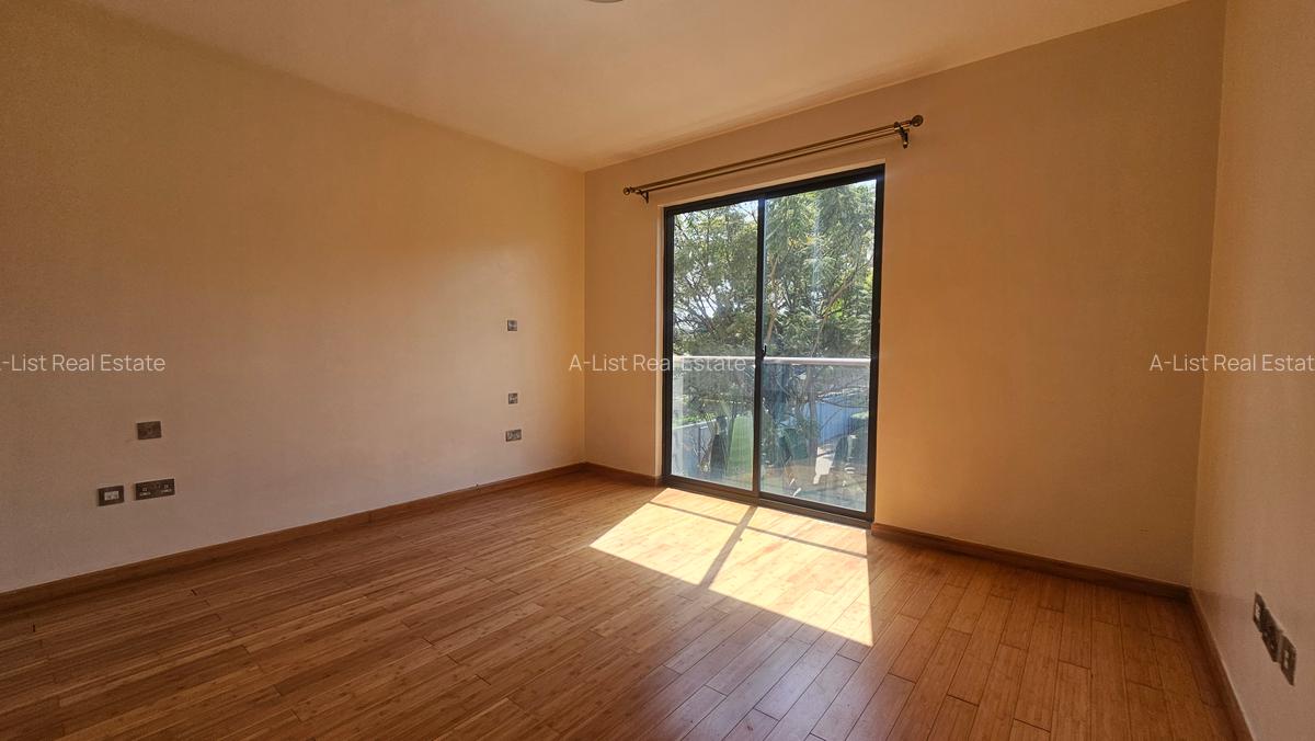 4 Bed Townhouse with En Suite at Garden City - 9