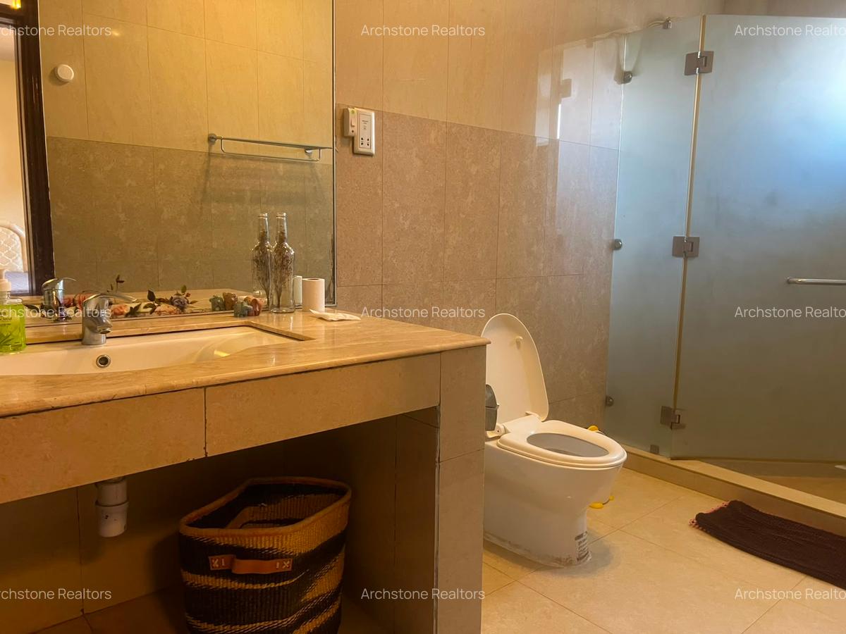 10 Bed House with En Suite in Runda - 13