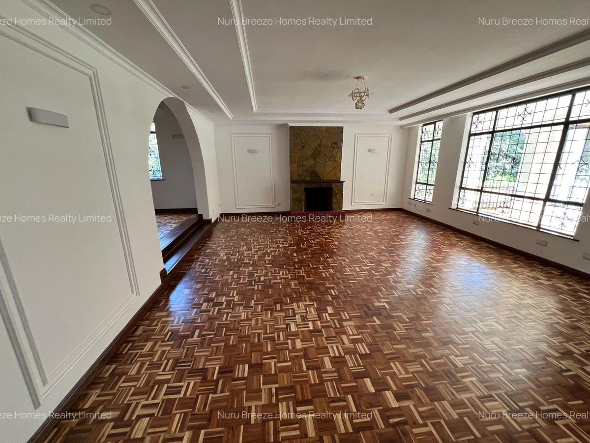 5 Bed House with En Suite in Garden Estate - 2