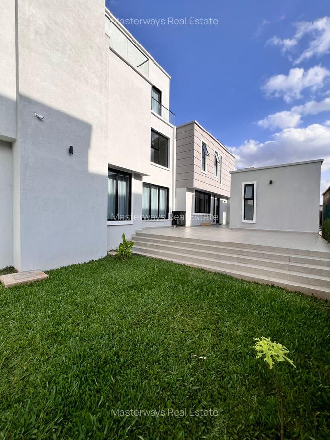 5 Bed Villa with En Suite in Runda - 18