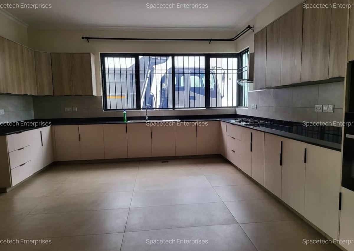 5 Bed House with En Suite in Loresho - 10