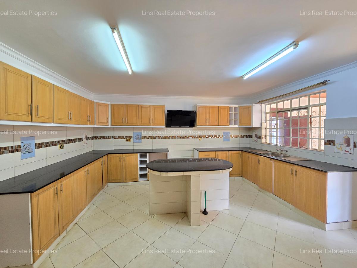 5 Bed House with En Suite in Runda - 20