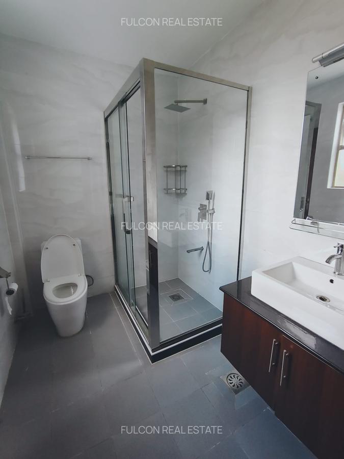 5 Bed Villa with En Suite in Lavington - 6