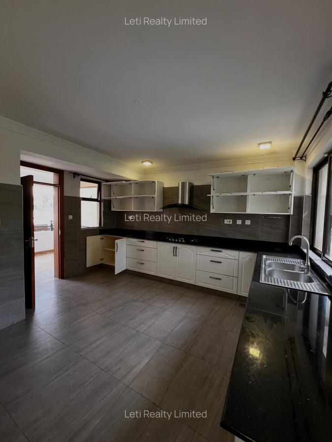 4 Bed Townhouse with En Suite in Lavington - 9