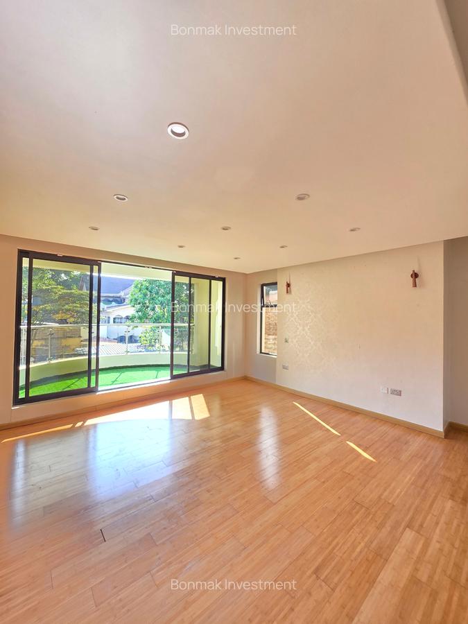 5 Bed Townhouse with En Suite at Lavington Green - 13