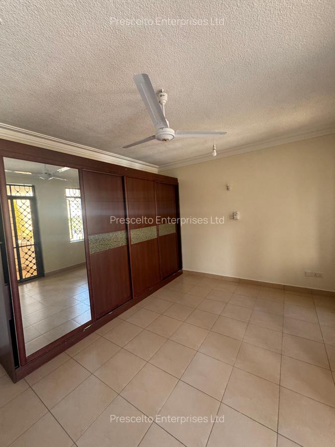2 Bed Apartment with En Suite at Off Links Road - 19