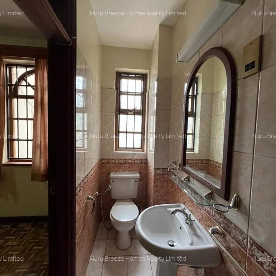 4 Bed Townhouse with En Suite in Lavington - 10
