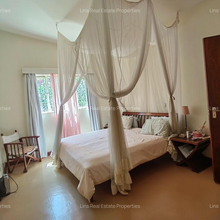 3 Bed House with En Suite in Lavington - 6