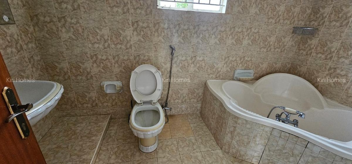 5 Bed Townhouse with En Suite in Karen - 12
