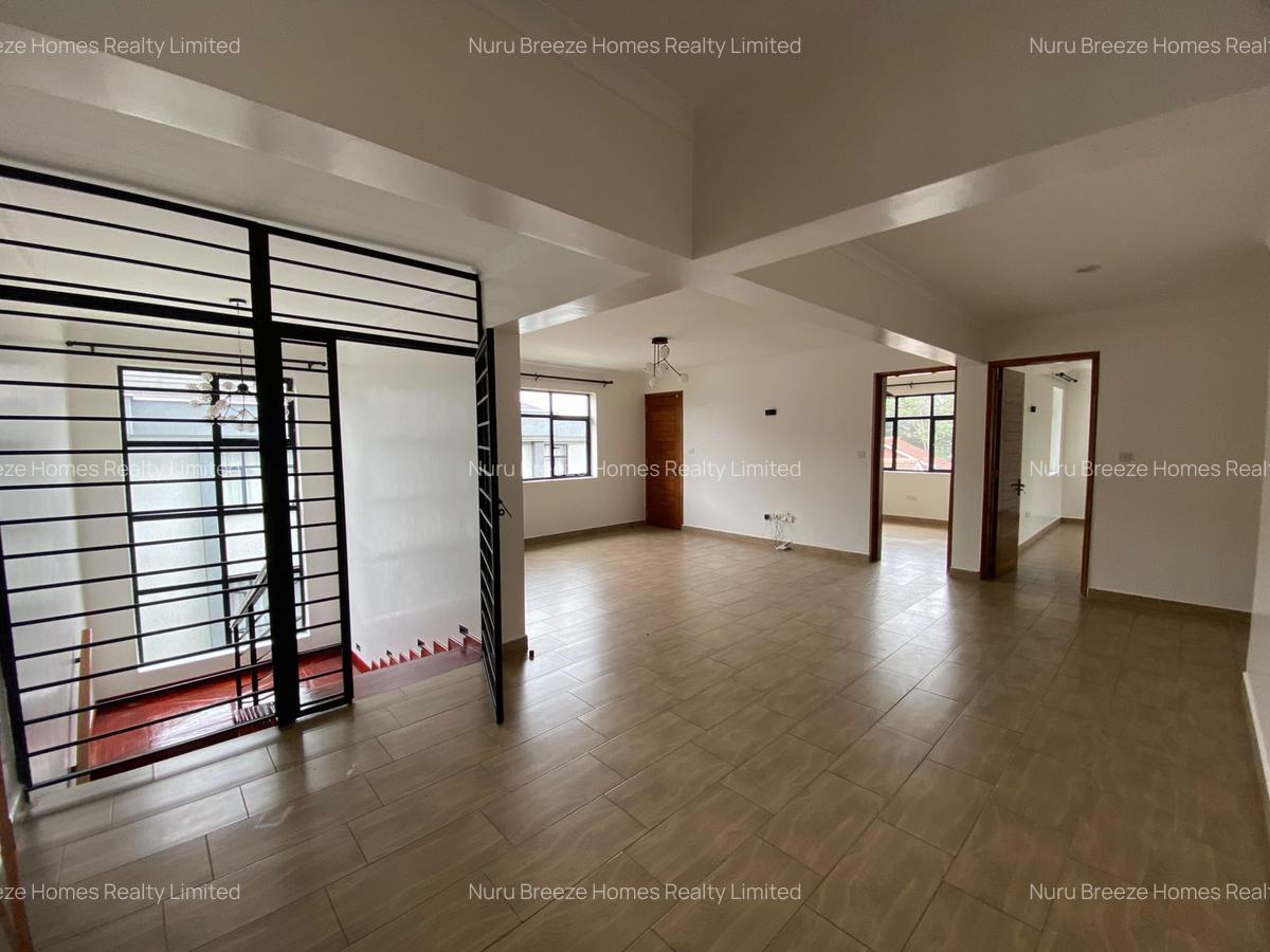 4 Bed Townhouse with En Suite in Ridgeways - 16