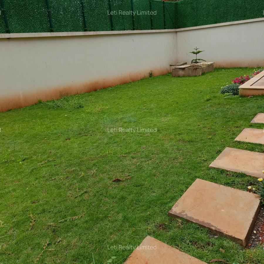 5 Bed Townhouse with En Suite in Lavington - 3