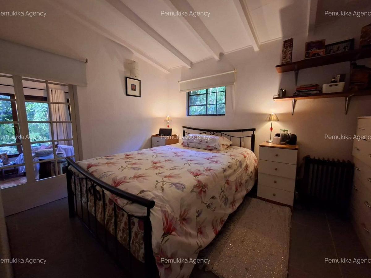 Serviced 1 Bed Apartment with En Suite in Rosslyn - 9