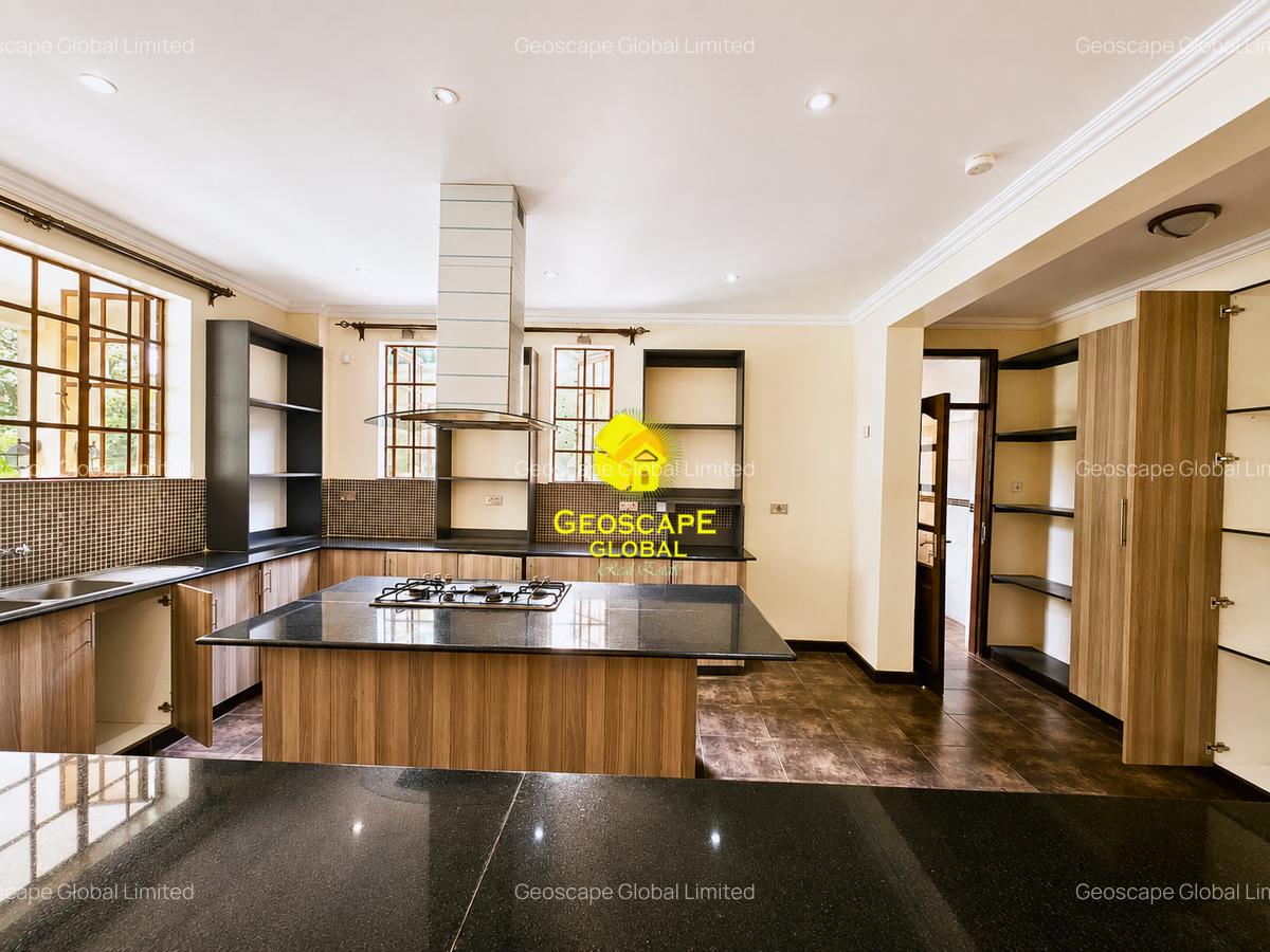4 Bed House with En Suite in Rosslyn - 3