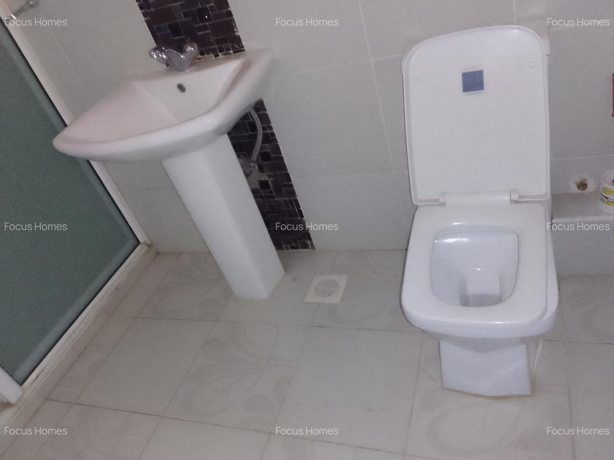 5 Bed Townhouse with En Suite in Lavington - 4