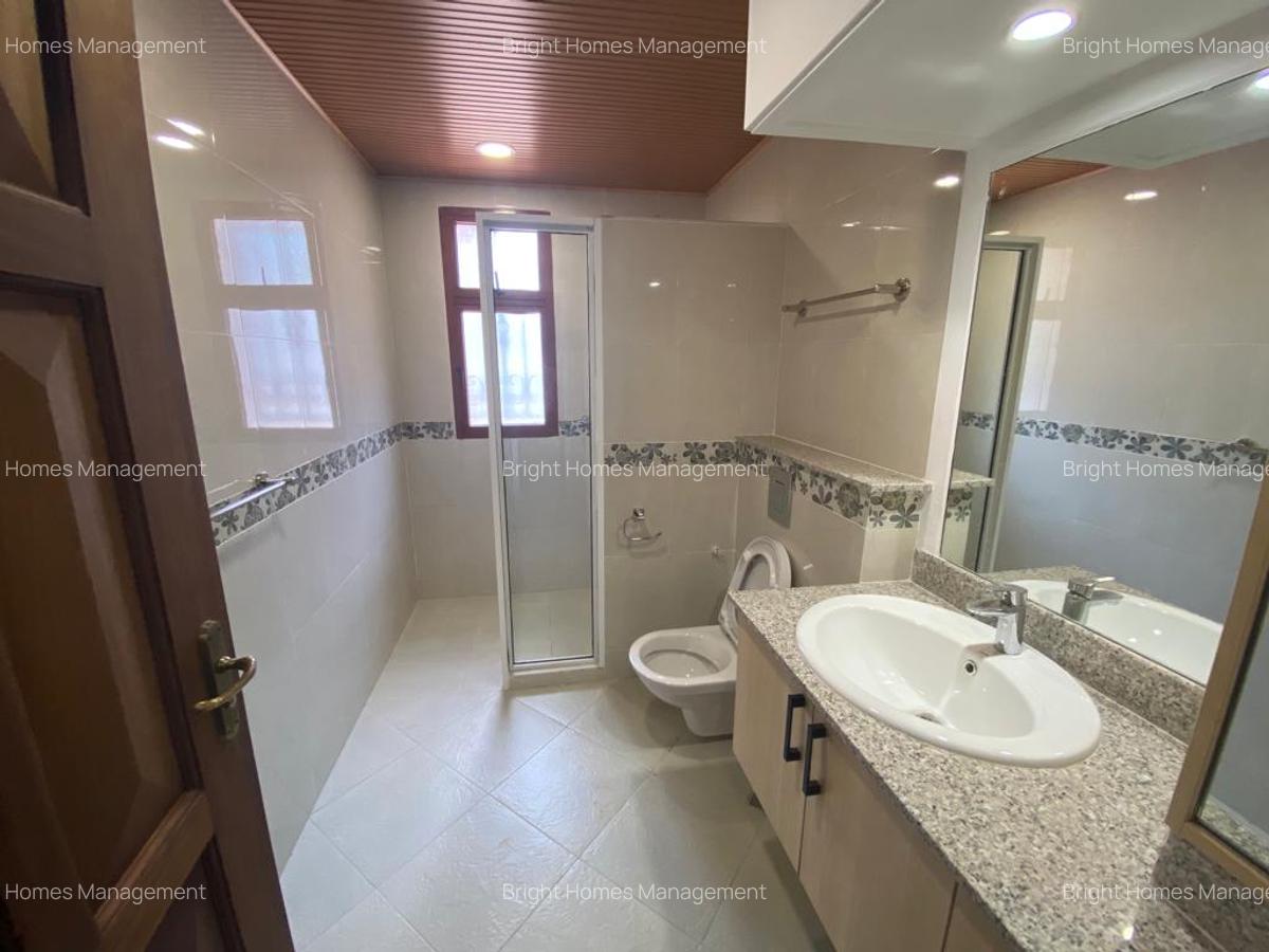 5 Bed Townhouse with Swimming Pool in Spring Valley - 11