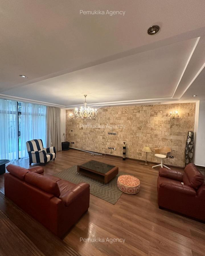 5 Bed Townhouse with En Suite in Lavington - 3