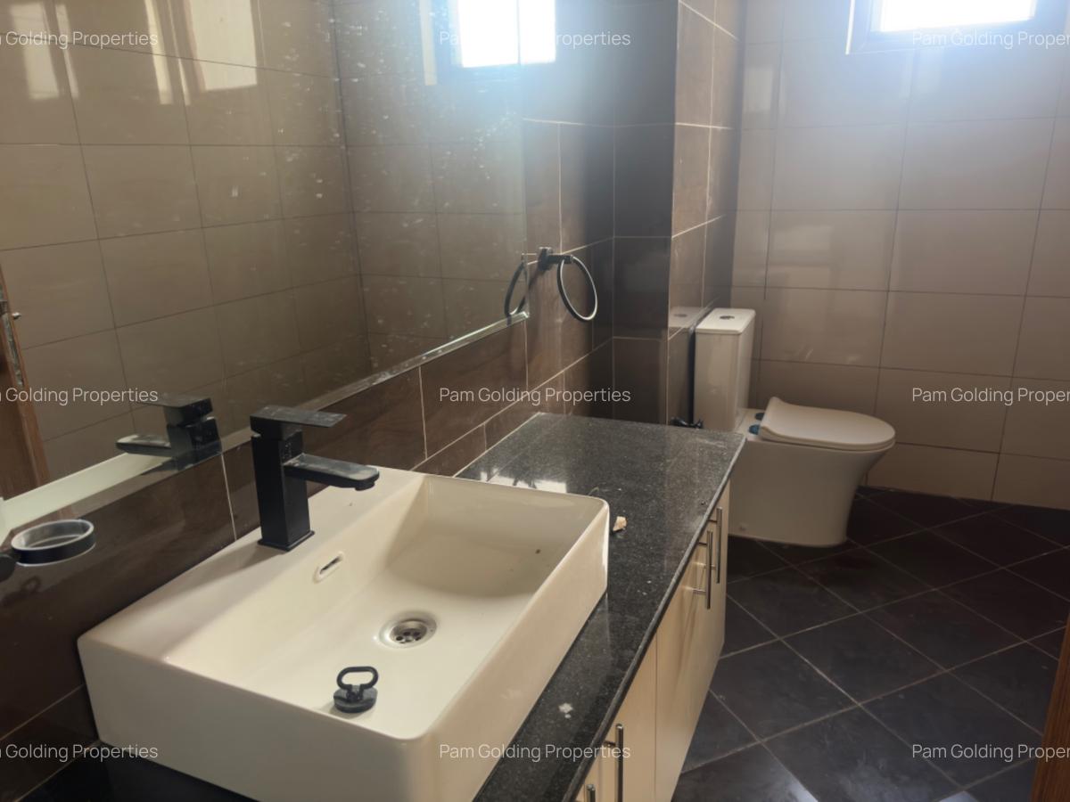4 Bed Apartment with En Suite in Rhapta Road - 12