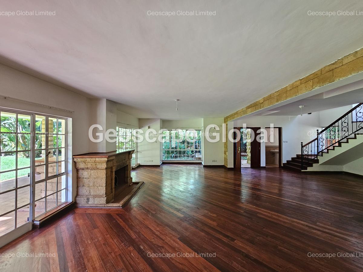 5 Bed House with En Suite in Rosslyn - 4