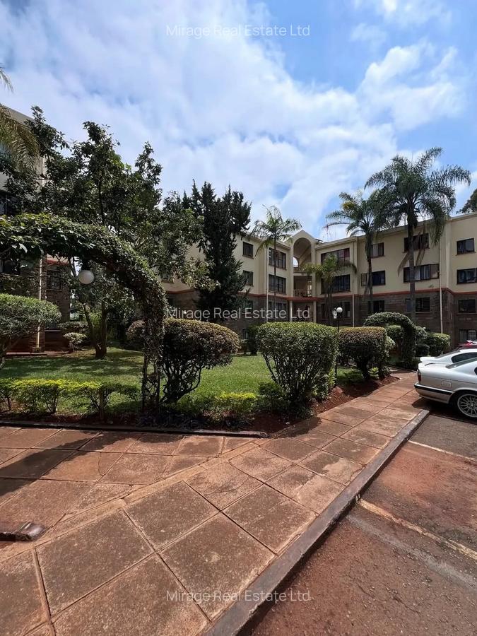 3 Bed Apartment with Parking in Dennis Pritt - 3