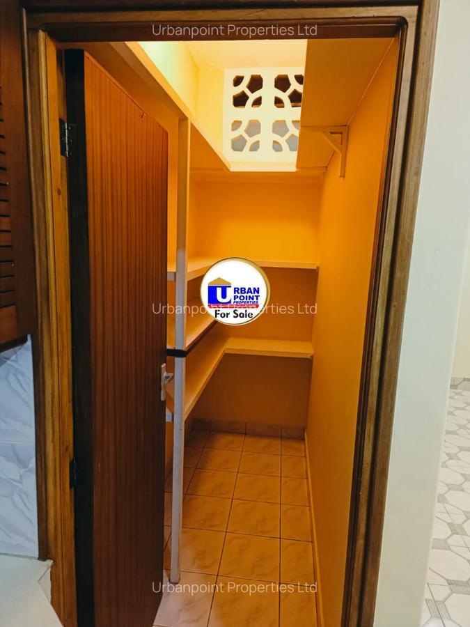 2 Bed Apartment with En Suite at Leisure - 5