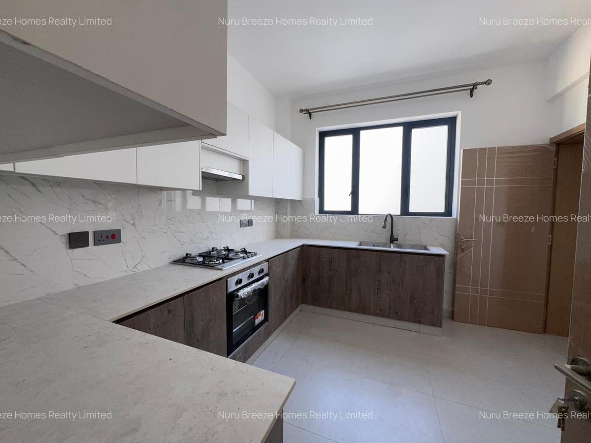 3 Bed Apartment with En Suite in Brookside - 12