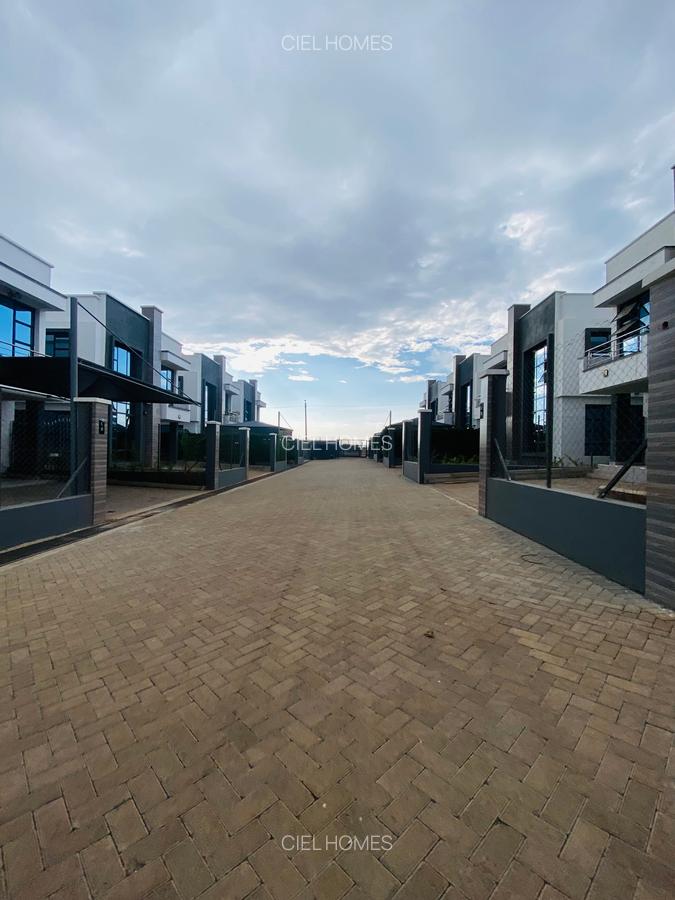 4 Bed Villa with En Suite at Eastern Bypass - 1
