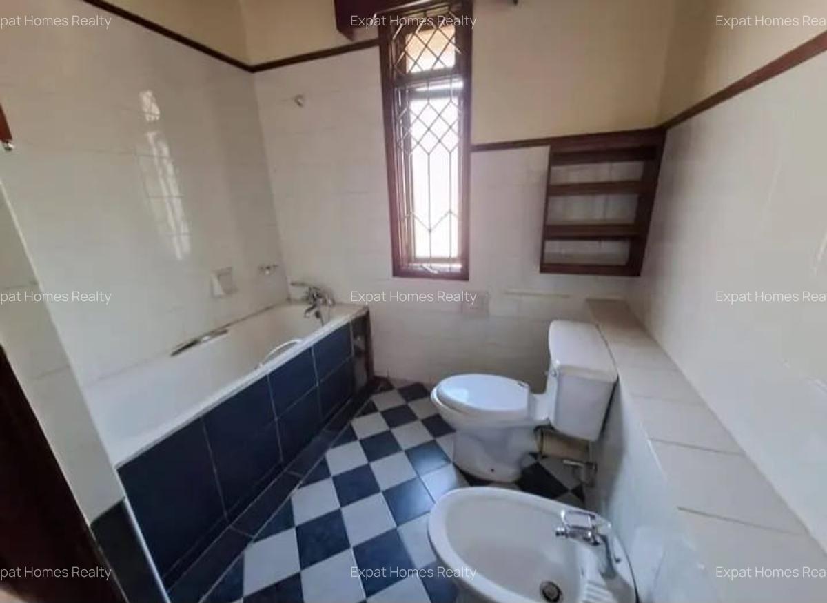 4 Bed Townhouse with Swimming Pool in Lavington - 10