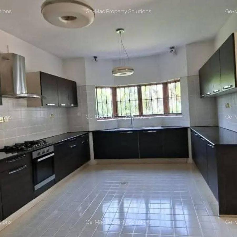 5 Bed House with En Suite at Mimosa - 5