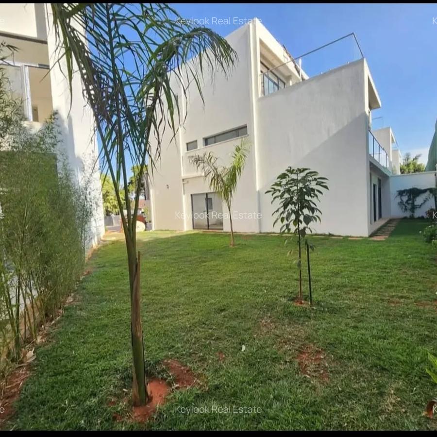 5 Bed Townhouse with En Suite at Lavington - 3