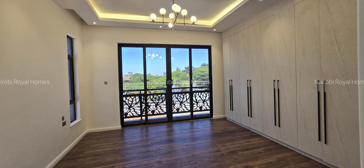 5 Bed Townhouse with En Suite at Lavington Green - 19