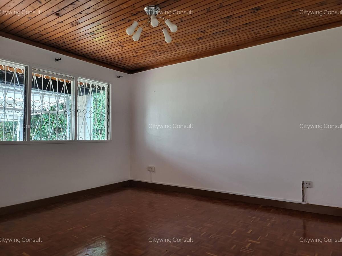 4 Bed House with En Suite at Crescent Road - 18