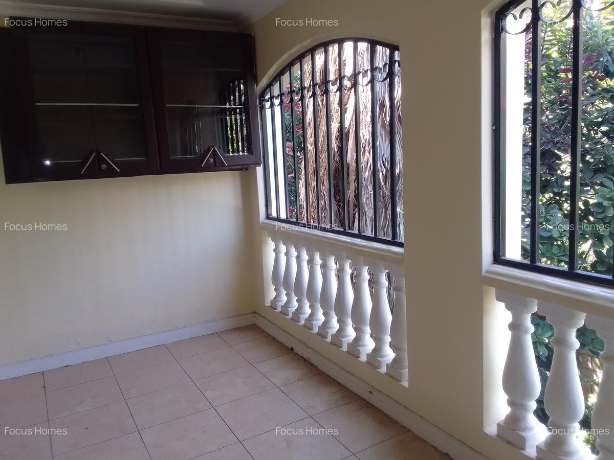 5 Bed Townhouse with En Suite in Lavington - 14