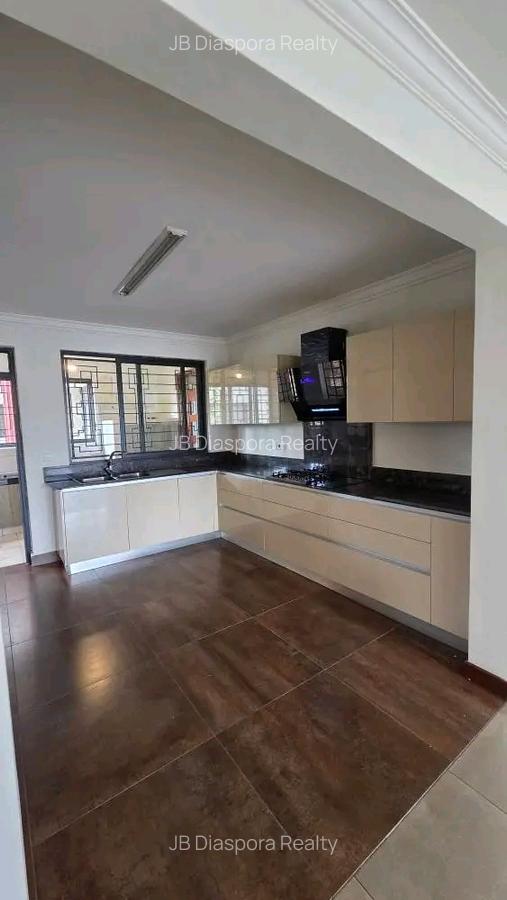 3 Bed Apartment with En Suite at 3Rd Parklands - 12