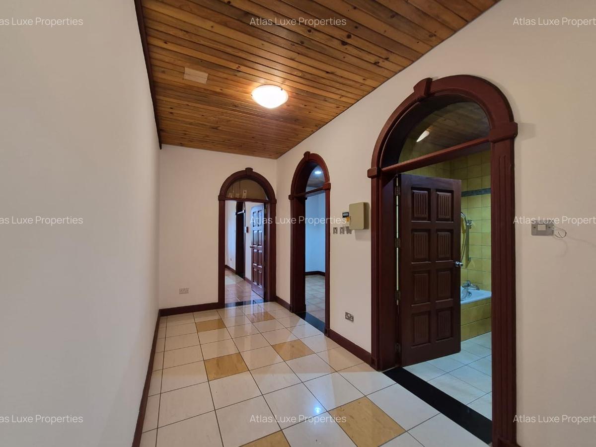 4 Bed Townhouse with En Suite at Rosslyn - 11