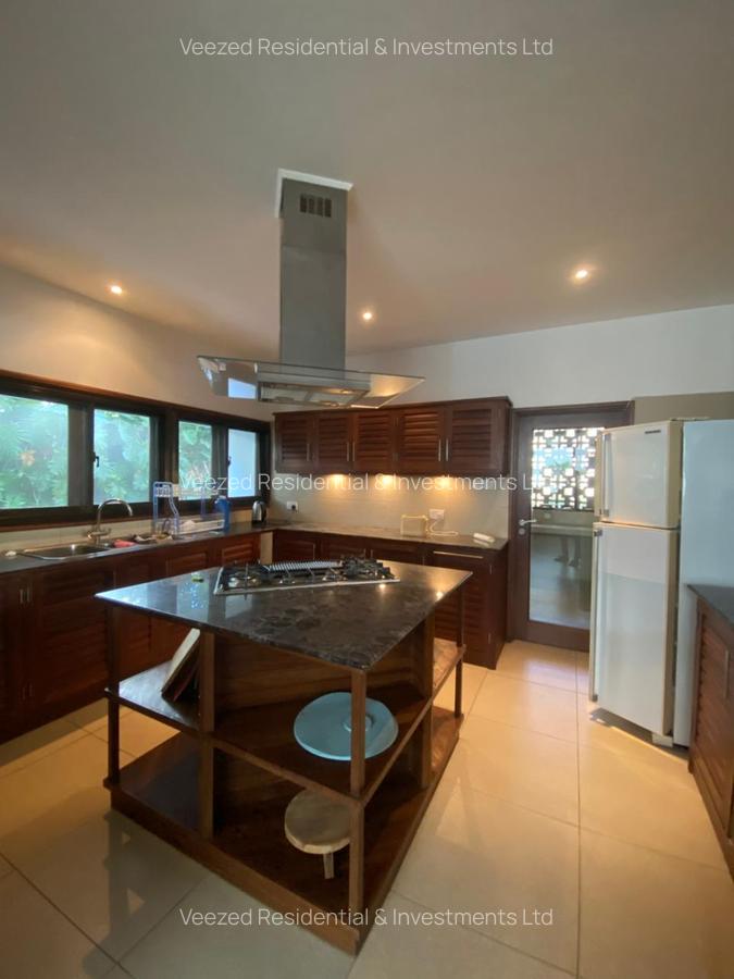 Furnished 3 Bed Apartment with En Suite in Nyali Area - 13