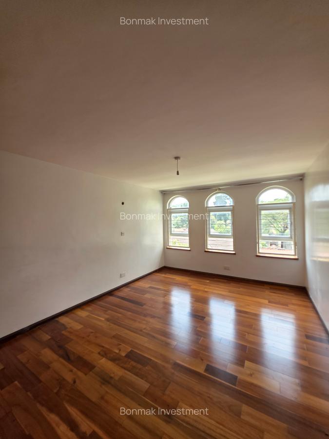 5 Bed Townhouse with En Suite at Lavington Green - 15