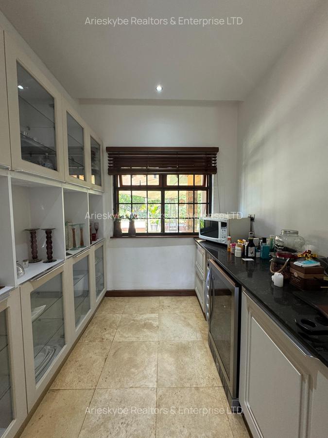 5 Bed Villa with En Suite in Runda - 18